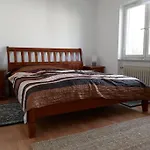 Ruhige 4-zi-wohnung Mit Großem Balkon Und Blick Ins Grüne Apartment