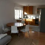 Apartment Ruhige 4-zi-wohnung Mit Großem Balkon Und Blick Ins Grüne *