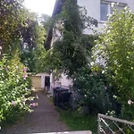 Ruhige 4-zi-wohnung Mit Großem Balkon Und Blick Ins Grüne Apartment