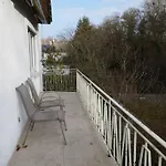 Ruhige 4-zi-wohnung Mit Großem Balkon Und Blick Ins Grüne