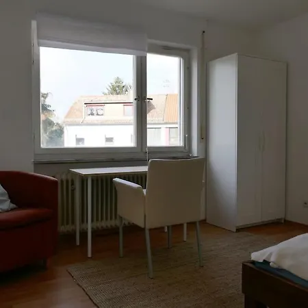 Daire Ruhige 4-zi-wohnung Mit Grossem Balkon Und Blick Ins Gruene *
