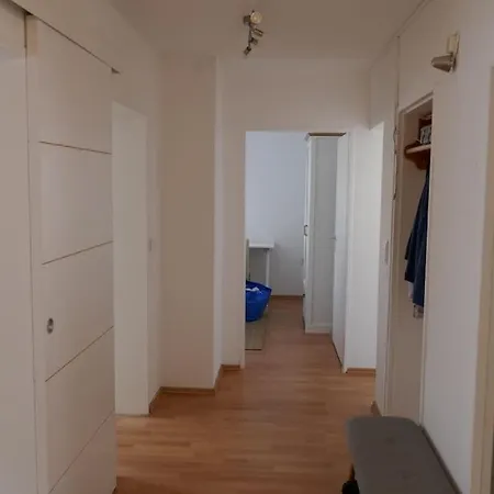Apartment Ruhige 4-zi-wohnung Mit Grossem Balkon Und Blick Ins Gruene