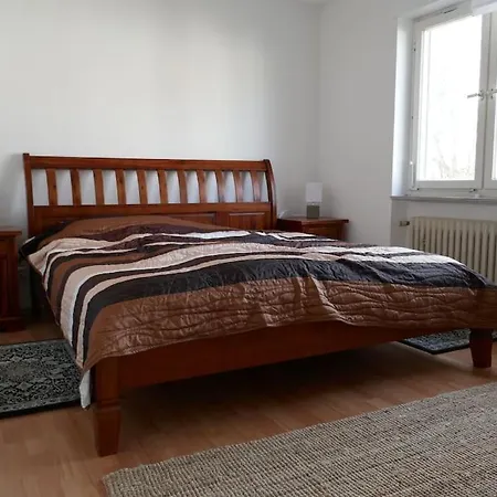 Ruhige 4-zi-wohnung Mit Grossem Balkon Und Blick Ins Gruene Apartment