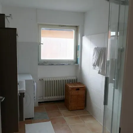 アパート Ruhige 4-zi-wohnung Mit Grossem Balkon Und Blick Ins Gruene カールスルーエ