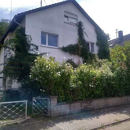 Ruhige 4-zi-wohnung Mit Grossem Balkon Und Blick Ins Gruene カールスルーエ