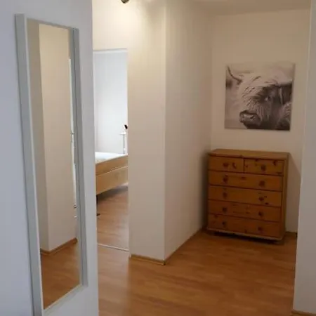 Ruhige 4-zi-wohnung Mit Grossem Balkon Und Blick Ins Gruene Apartment