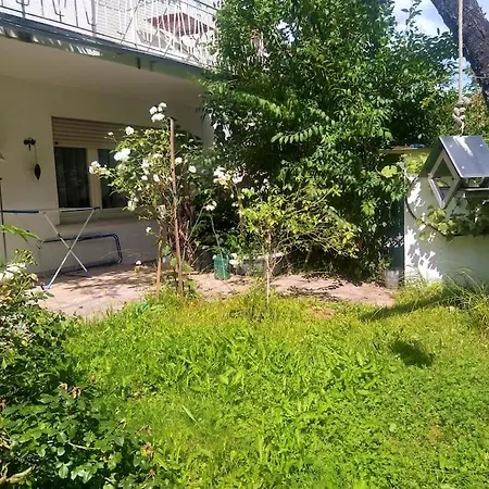 Ruhige 4-zi-wohnung Mit Grossem Balkon Und Blick Ins Gruene アパート