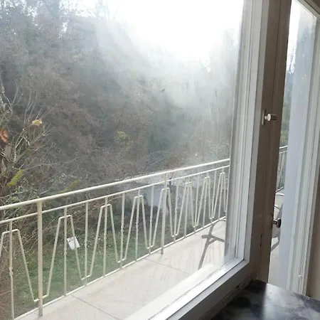 Ruhige 4-zi-wohnung Mit Grossem Balkon Und Blick Ins Gruene Apartment *