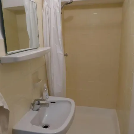 Ruhige 4-zi-wohnung Mit Grossem Balkon Und Blick Ins Gruene