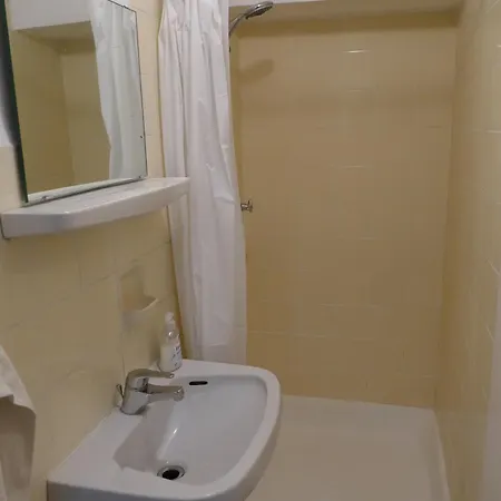 Ruhige 4-zi-wohnung Mit Grossem Balkon Und Blick Ins Gruene Apartment Karlsruhe