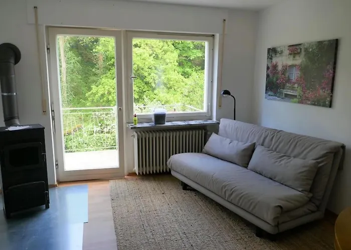 Daire Ruhige 4-zi-wohnung Mit Grossem Balkon Und Blick Ins Gruene