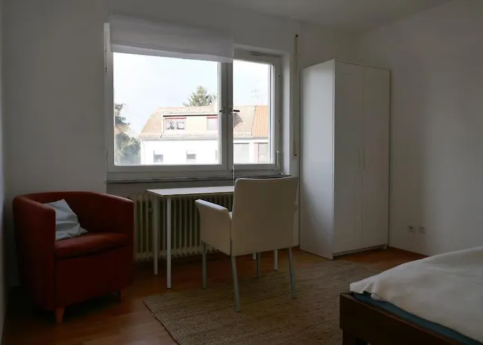 Daire Ruhige 4-zi-wohnung Mit Grossem Balkon Und Blick Ins Gruene *