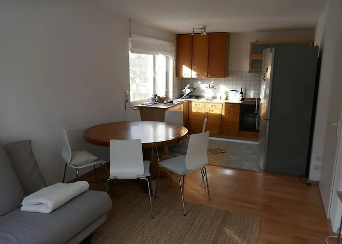 Daire Ruhige 4-zi-wohnung Mit Grossem Balkon Und Blick Ins Gruene *