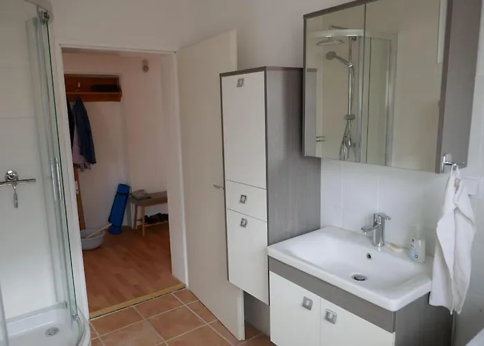 Daire Ruhige 4-zi-wohnung Mit Grossem Balkon Und Blick Ins Gruene