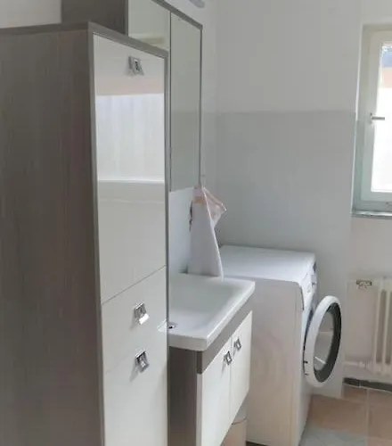 Ruhige 4-zi-wohnung Mit Grossem Balkon Und Blick Ins Gruene *