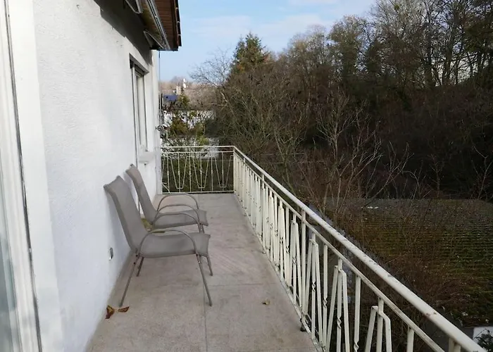 Ruhige 4-zi-wohnung Mit Grossem Balkon Und Blick Ins Gruene